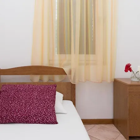 Ferienwohnung Fuer 3 Personen 1 Kind Ca 35 Qm In Okrug Gornji, Dalmatien Mitteldalmatien *