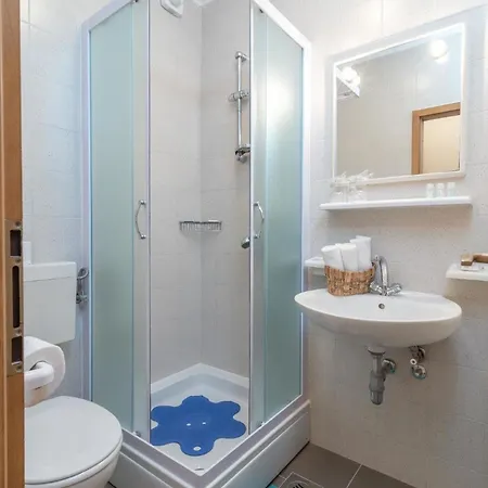 Ferienwohnung Fuer 3 Personen 1 Kind Ca 35 Qm In Okrug Gornji, Dalmatien Mitteldalmatien Apartment