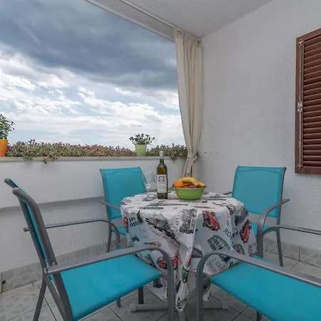 Apartment Ferienwohnung Fuer 3 Personen 1 Kind Ca 35 Qm In Okrug Gornji, Dalmatien Mitteldalmatien Trogir