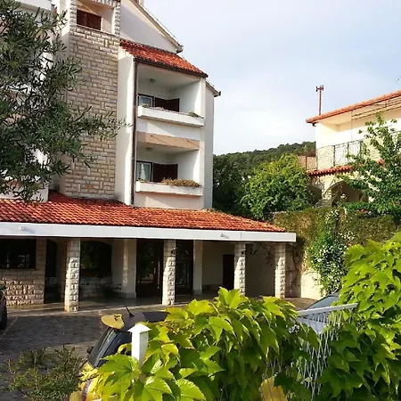 Ferienwohnung Fuer 3 Personen 1 Kind Ca 35 Qm In Okrug Gornji, Dalmatien Mitteldalmatien Apartment *