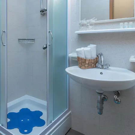 Ferienwohnung Fuer 3 Personen 1 Kind Ca 35 Qm In Okrug Gornji, Dalmatien Mitteldalmatien