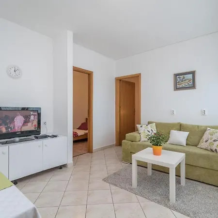 Apartment Ferienwohnung Fuer 3 Personen 1 Kind Ca 35 Qm In Okrug Gornji, Dalmatien Mitteldalmatien *