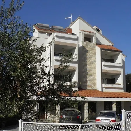 Ferienwohnung Fuer 3 Personen 1 Kind Ca 35 Qm In Okrug Gornji, Dalmatien Mitteldalmatien Apartment Trogir