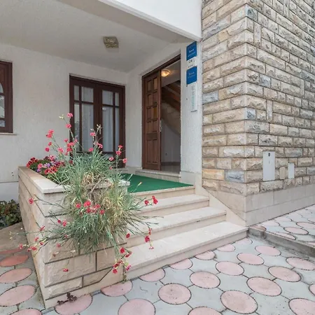 Ferienwohnung Fuer 3 Personen 1 Kind Ca 35 Qm In Okrug Gornji, Dalmatien Mitteldalmatien